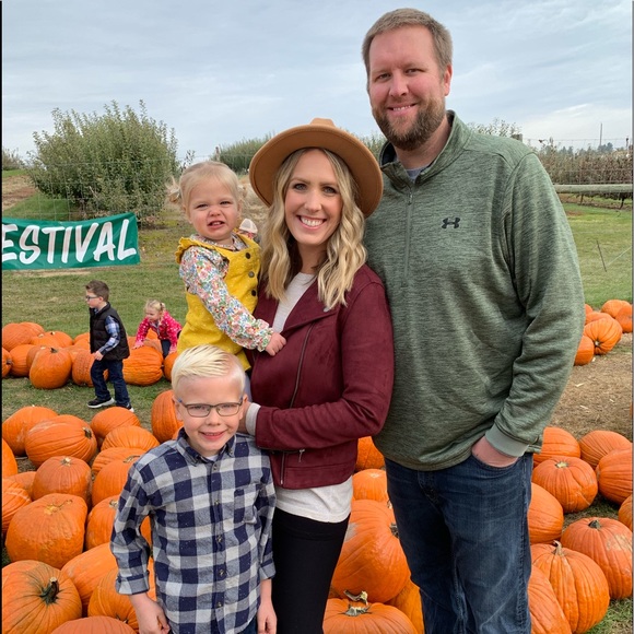 Meet your Posher, Angela - Picture 2 of 3